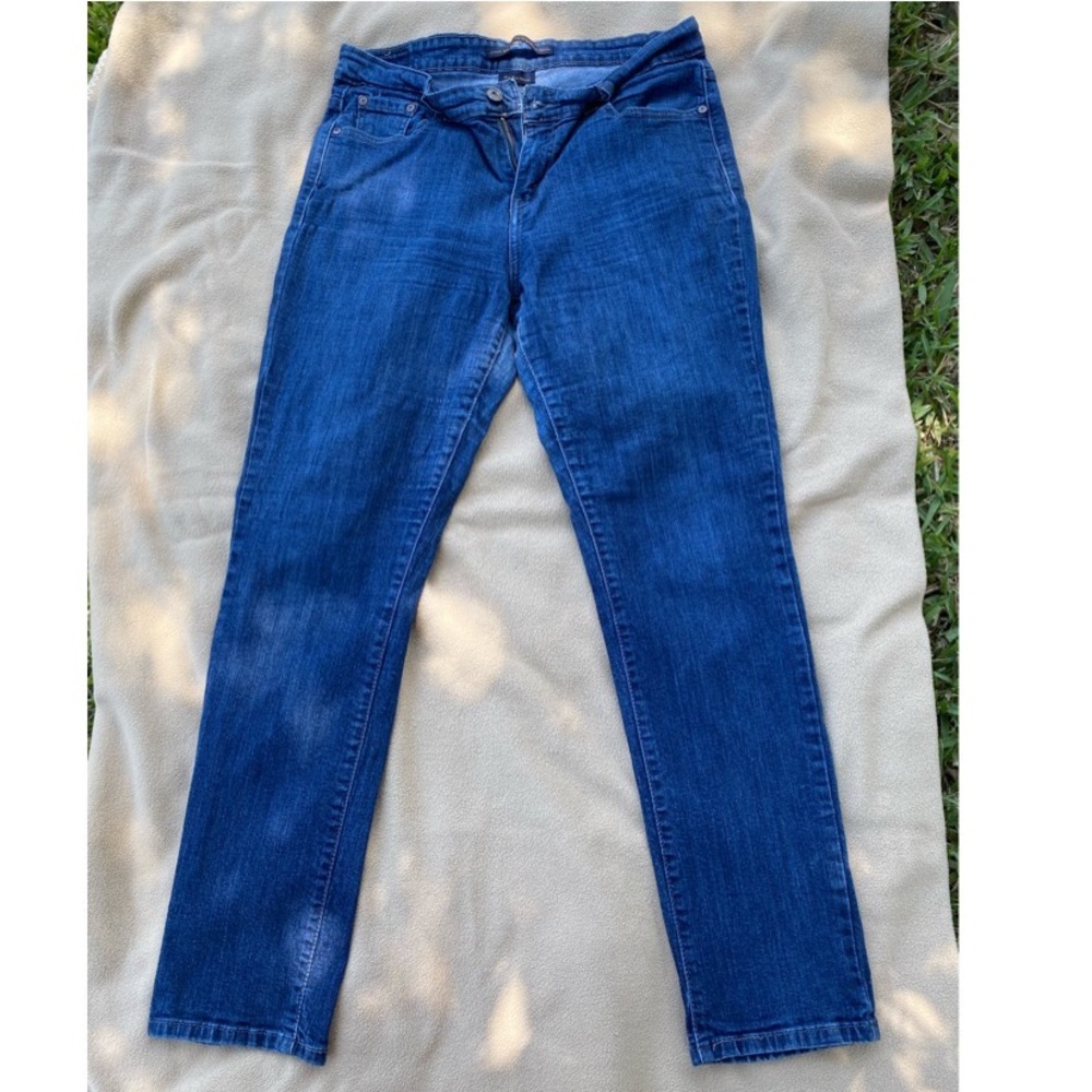 Levi’s Mid Rise Skinny Jeans Size 12